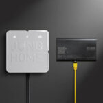 Produktdarstellung des Smart Home Bundels von JUNG auf schwarzem Hintergrund