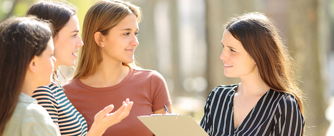 Befragung von 3 Frauen durch Interviewerin
