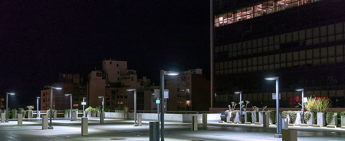 Parkplatzbeleuchtung Bürogebäude