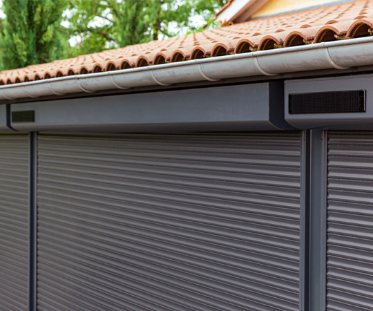 Nachgerüsteter RS100 Solar io von Somfy