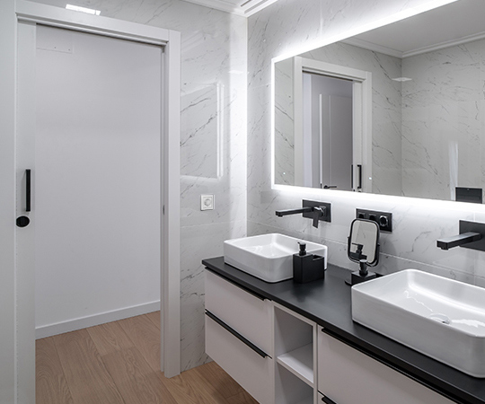 Anwendungsbild der Indoorgruppe von B.E.G. im Badezimmer