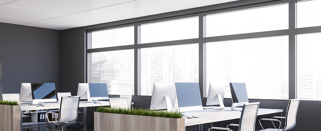 Kleines Büro mit Fensterfront
