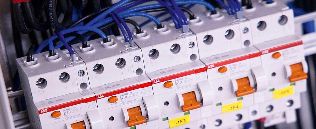 AFDDs von ABB - Fehlerlichtbogen-Schutzeinrichtung