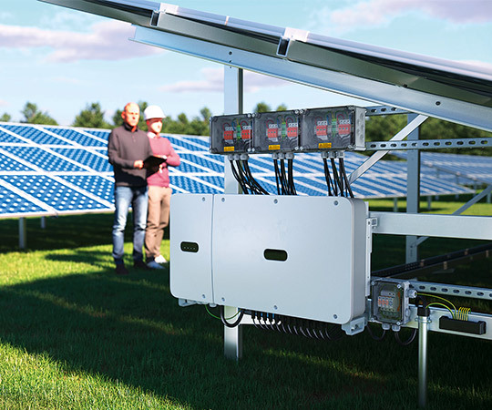 Solarpaneele Installation auf dem Boden
