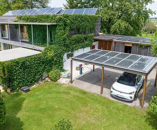Solarpaneele auf dem Carport