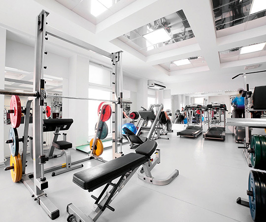 Bild eines Fitnesstudios mit dezentralem Großgerät KWL Yoga