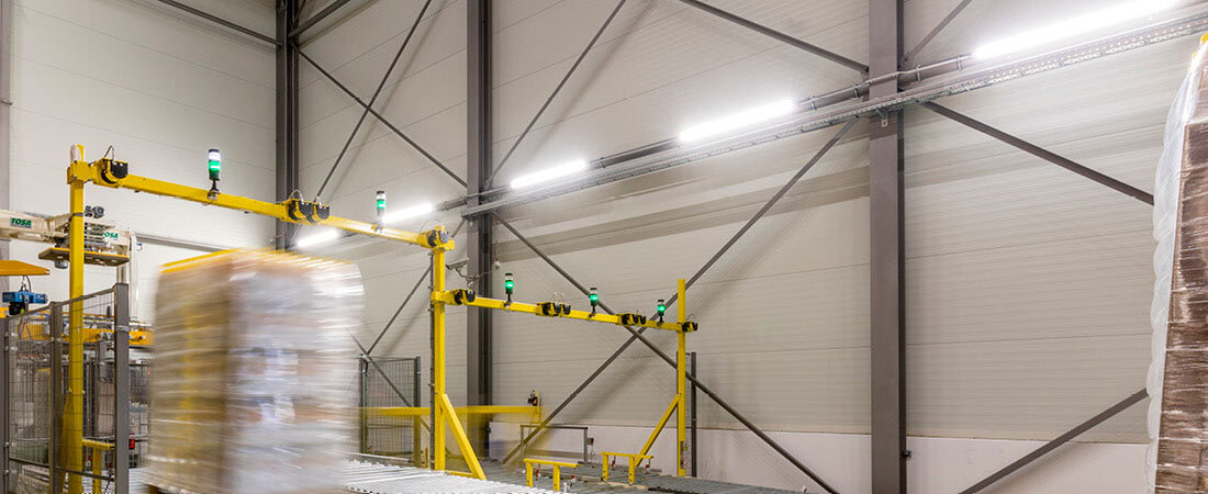 Bild einer Halle mit Leuchten von Lichttechnik Pracht