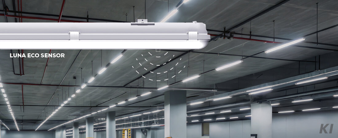 KI generiertes Bild im Hintergrund - Bild eines Parkhaus mit der LUNA ECO SENSOR in Vordergrund