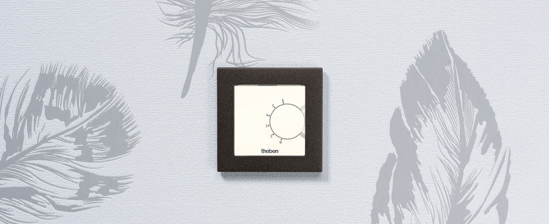 Bild der elektrischen Thermostat RAMSES 700S von Theben an der Wand montiert